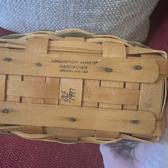 Longaberger 1997 Incentive Basket with green - Picture 3 of 3